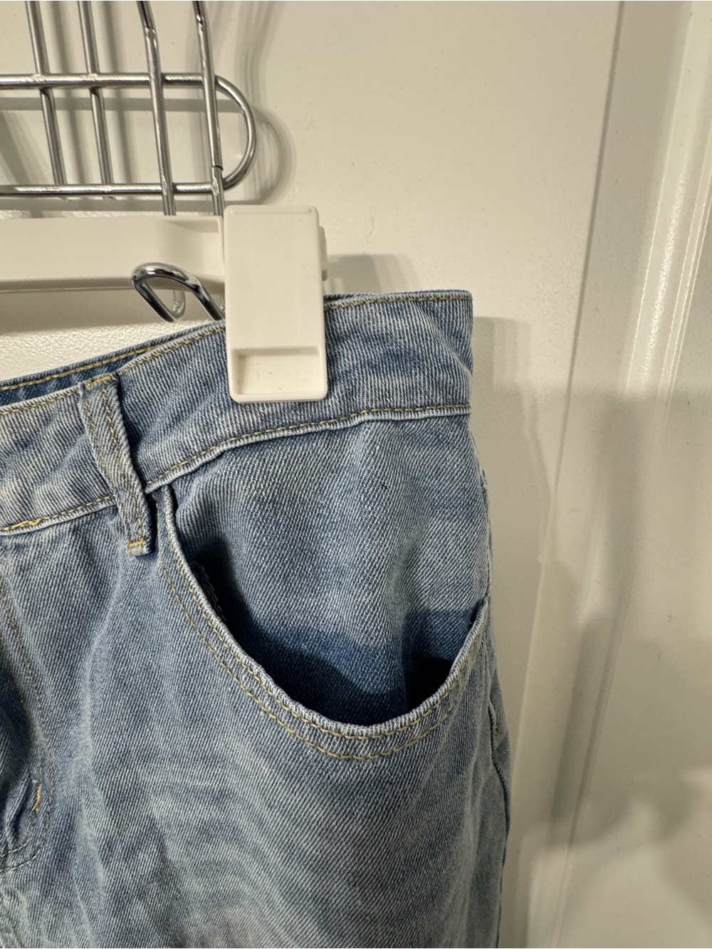 Light Wash Distressed Knee Rip Jeans - Picture 6 of 6